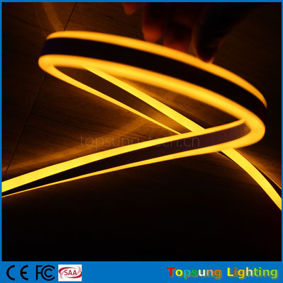 뜨거운 판매 12V 복면 방출 노란색 LED 네온 유연 스트립 야외용